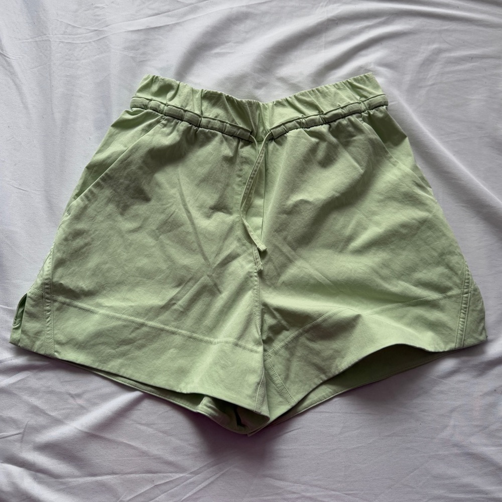 BNWOT - LULULEMON MINT GREEN Cinchable Waist High-Rise Woven Short 3.5" - XS